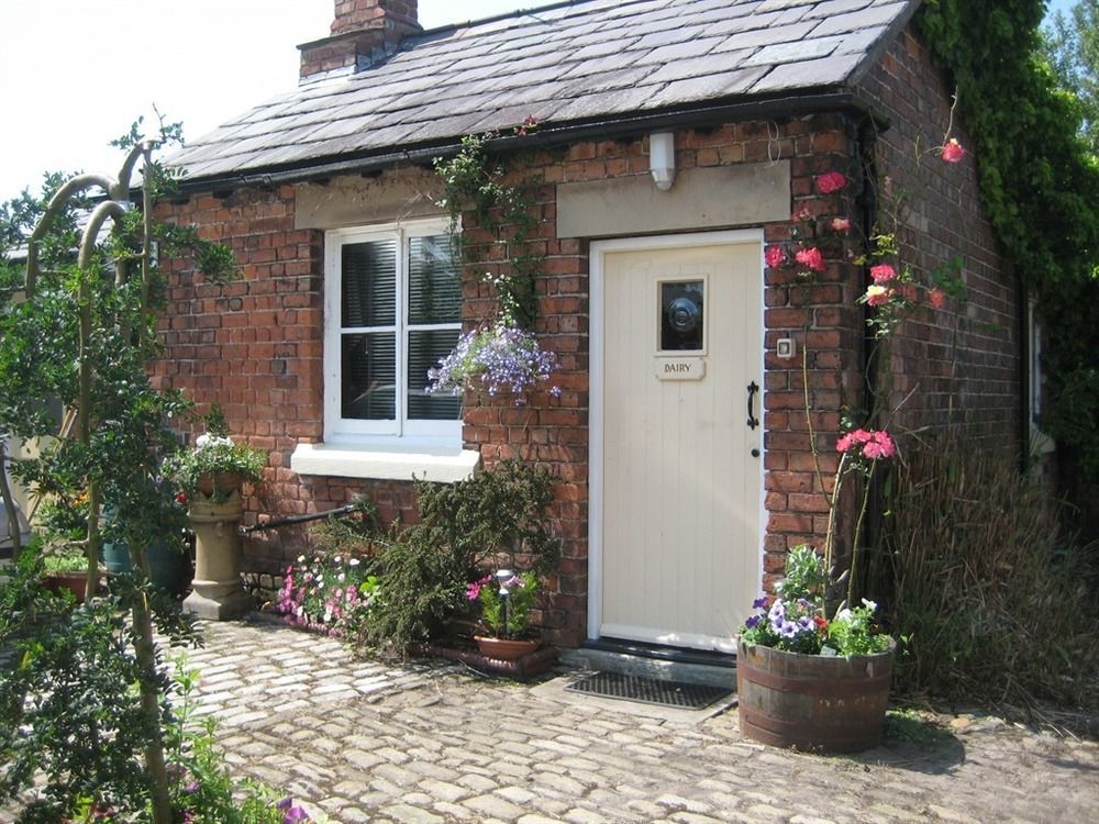 Martin Lane Farm Holiday Cottages Burscough Exteriör bild